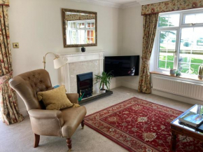 Exclusive 2 Bedroom Apartment with Summer House and Hot Tub